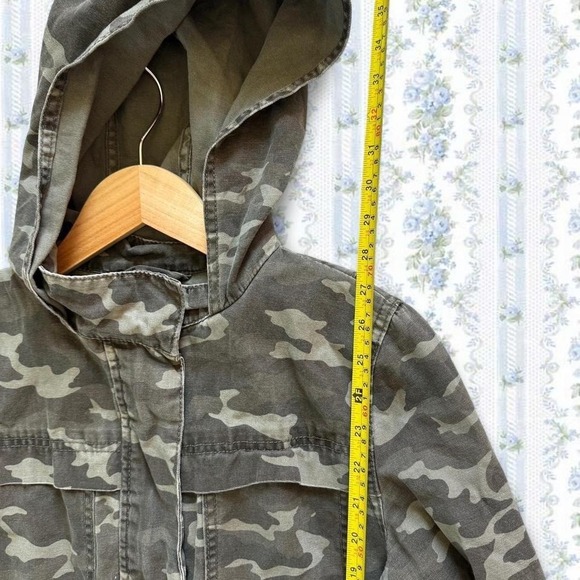 Universal Threads Women's Small Green Camo Hooded Jacket Tie Waist Snap Pockets - Picture 5 of 6